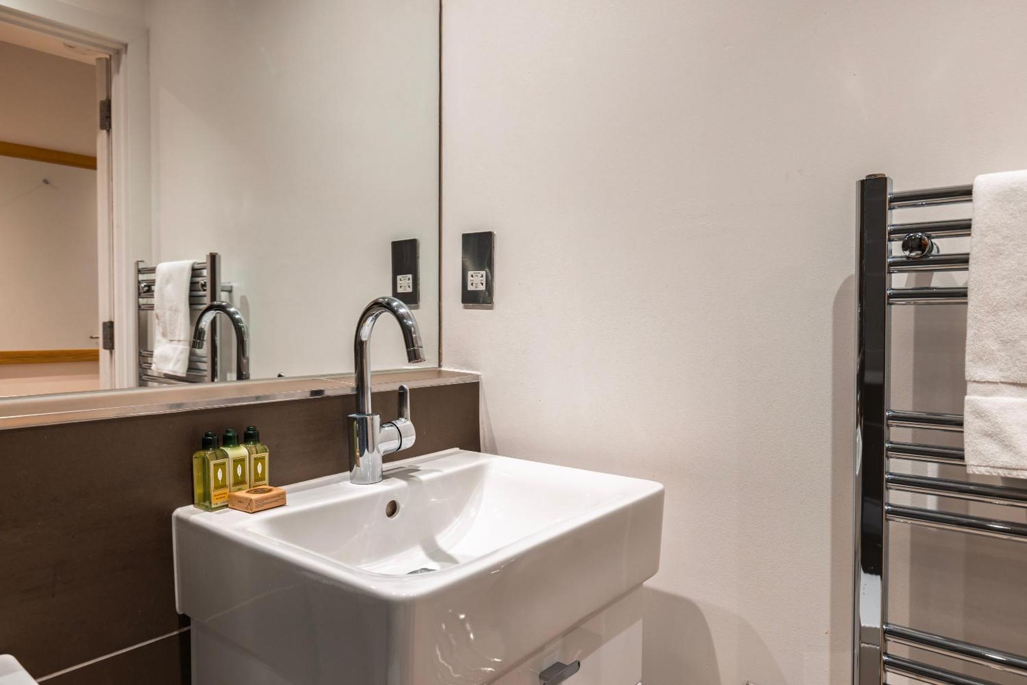 Barbican Serviced Apartments By Lovelystay Londyn Pokój zdjęcie
